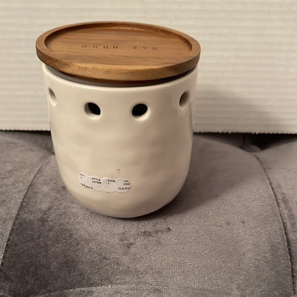 Rae Dunn GARLIC Canister - Picture 3 of 8